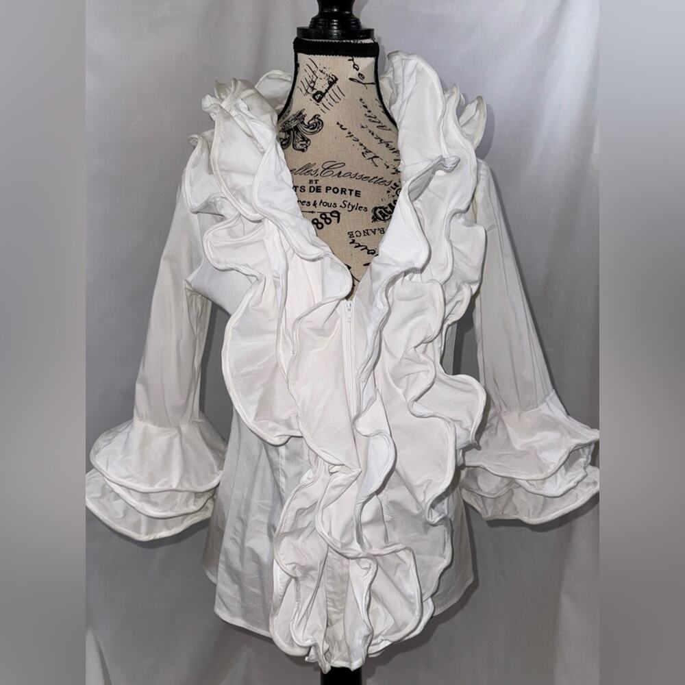 EUC: FUN & Flirty Puli White Ruffled 3/4 Sleeve shirt